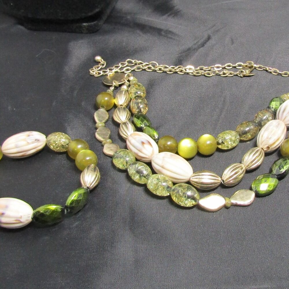 Chico's bold bead necklace with 2 matching stretch bracelets 3 pc set